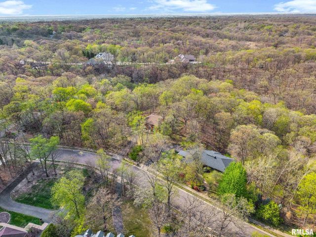 319 W RAVINWOODS Road, Peoria, IL 61615