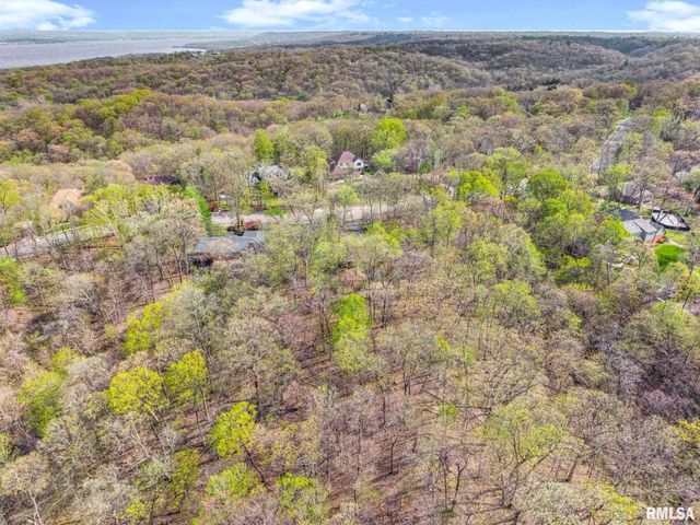 319 W RAVINWOODS Road, Peoria, IL 61615