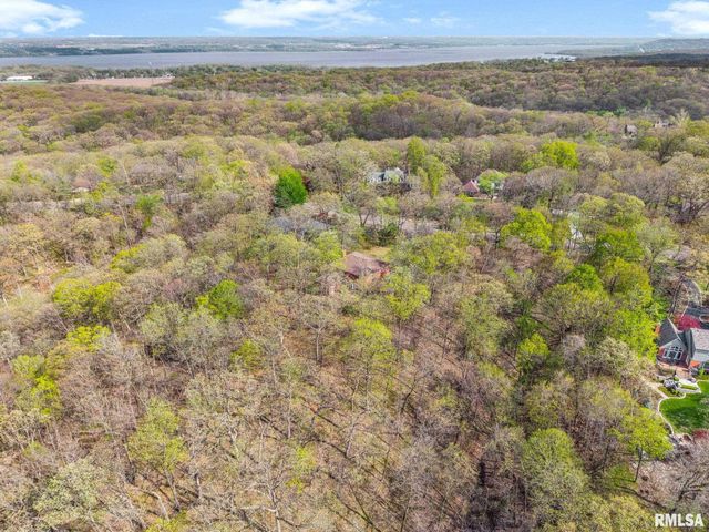 319 W RAVINWOODS Road, Peoria, IL 61615