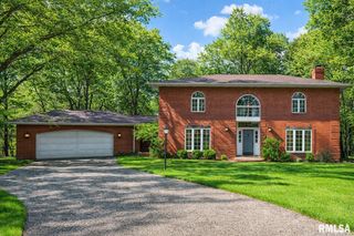 319 W RAVINWOODS Road, Peoria, IL 61615