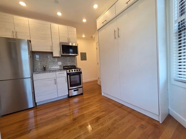 16 Fifth St 11, Chelsea, MA 02150