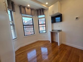 16 Fifth St 11, Chelsea, MA 02150