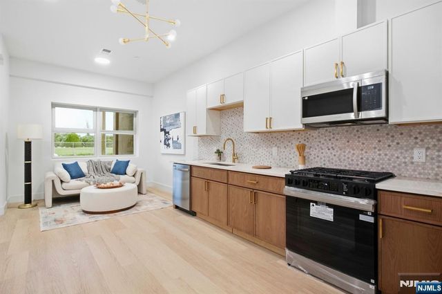 647 10th Street, Newark, NJ 07108