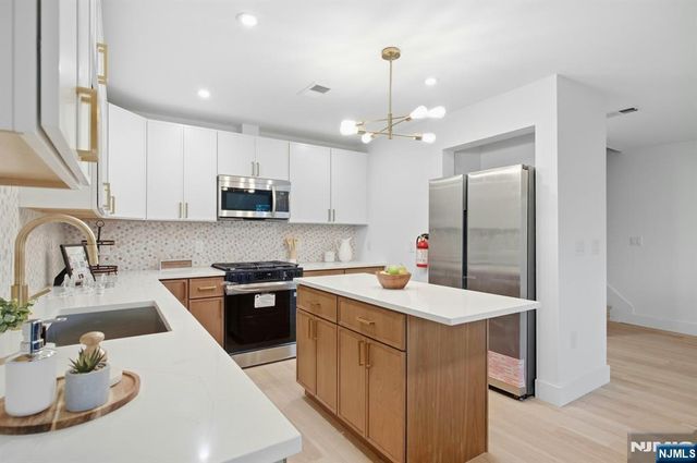 647 10th Street, Newark, NJ 07108
