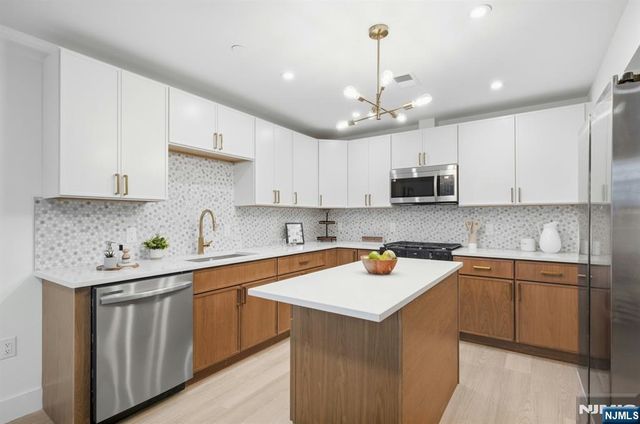 647 10th Street, Newark, NJ 07108