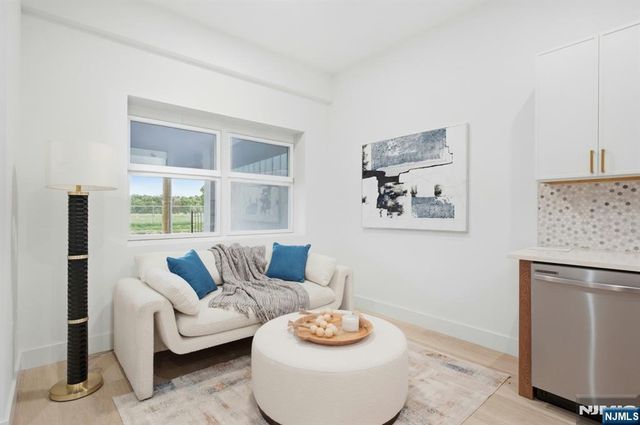 647 10th Street, Newark, NJ 07108