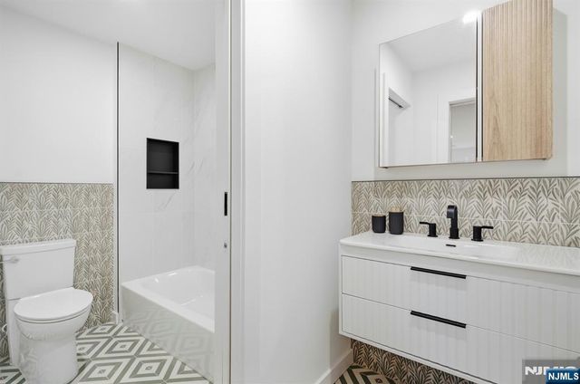 647 10th Street, Newark, NJ 07108
