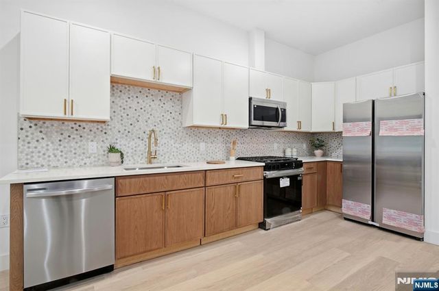 647 10th Street, Newark, NJ 07108