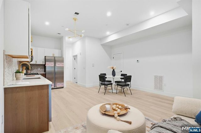 647 10th Street, Newark, NJ 07108