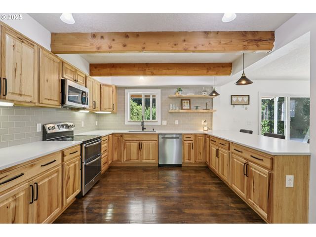 21621 S UPPER HIGHLAND Rd, Beavercreek, OR 97004