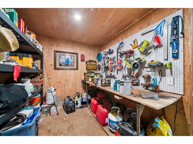 21621 S UPPER HIGHLAND Rd, Beavercreek, OR 97004