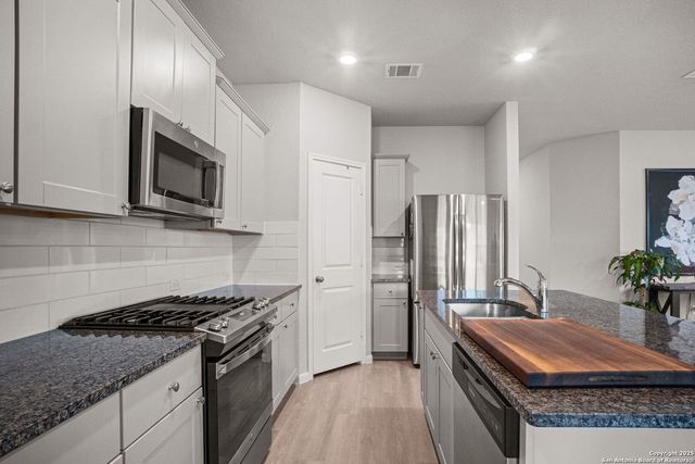 15046 Gelding Hts, San Antonio, TX 78245