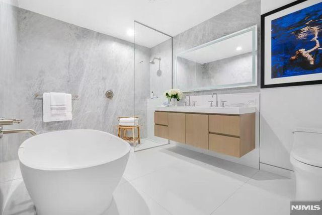 320 Adolphus Avenue 321, Cliffside Park, NJ 07010