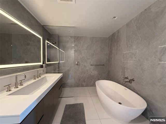 320 Adolphus Avenue 321, Cliffside Park, NJ 07010