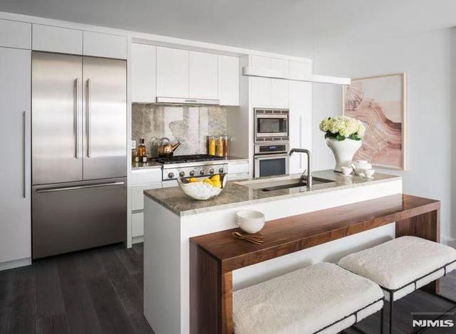 320 Adolphus Avenue 321, Cliffside Park, NJ 07010