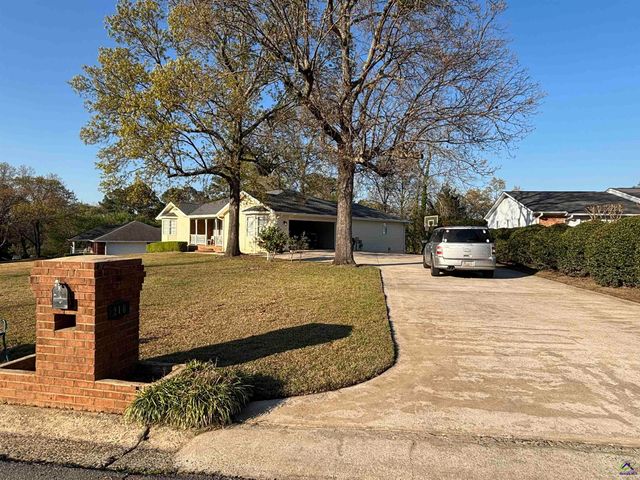 210 Oak Forest Lane, Warner Robins, GA 31088