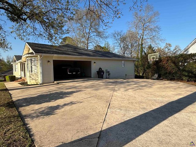 210 Oak Forest Lane, Warner Robins, GA 31088