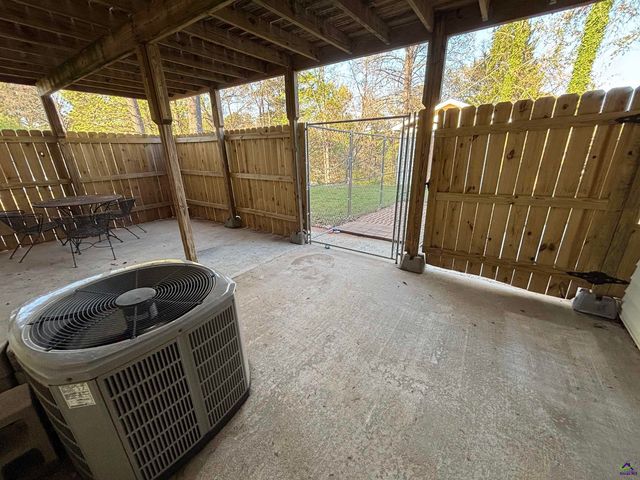 210 Oak Forest Lane, Warner Robins, GA 31088