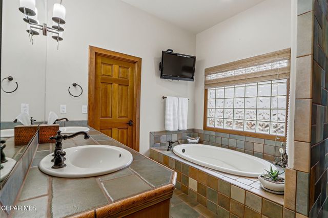 1133 CALLE LOMAS Drive, El Paso, TX 79912