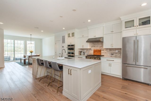 15 Cinnamon Dr, Upper Saddle River Boro, NJ 07458