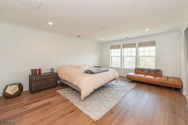 15 Cinnamon Dr, Upper Saddle River Boro, NJ 07458