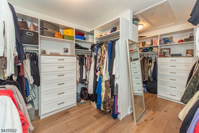 15 Cinnamon Dr, Upper Saddle River Boro, NJ 07458