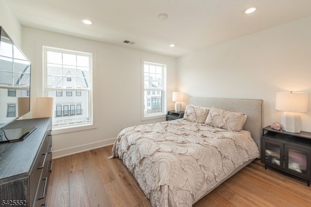 15 Cinnamon Dr, Upper Saddle River Boro, NJ 07458