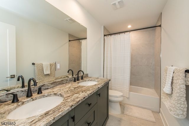 15 Cinnamon Dr, Upper Saddle River Boro, NJ 07458