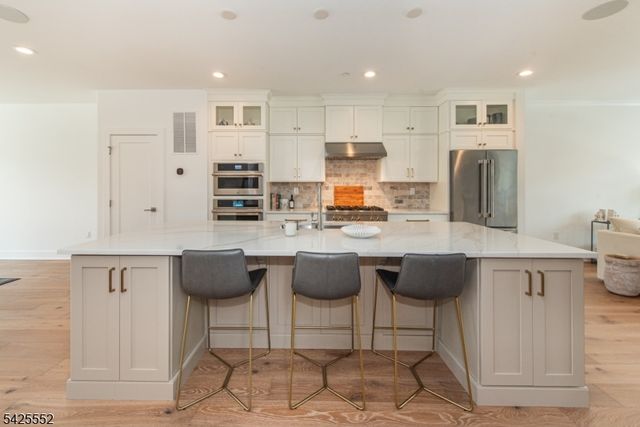 15 Cinnamon Dr, Upper Saddle River Boro, NJ 07458