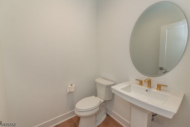 15 Cinnamon Dr, Upper Saddle River Boro, NJ 07458