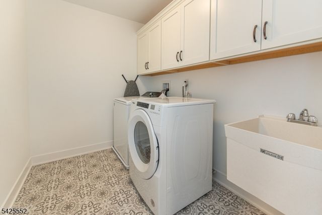 15 Cinnamon Dr, Upper Saddle River Boro, NJ 07458