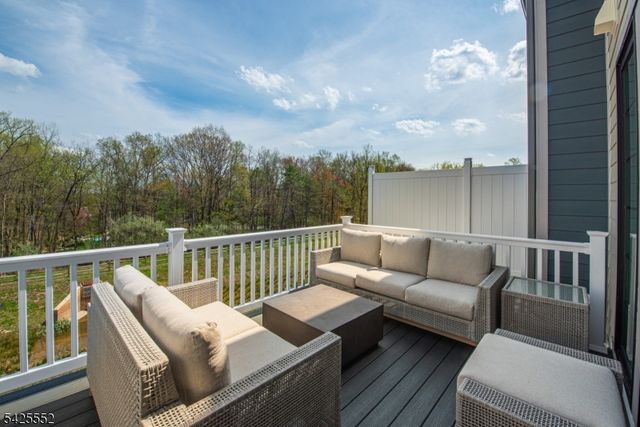 15 Cinnamon Dr, Upper Saddle River Boro, NJ 07458