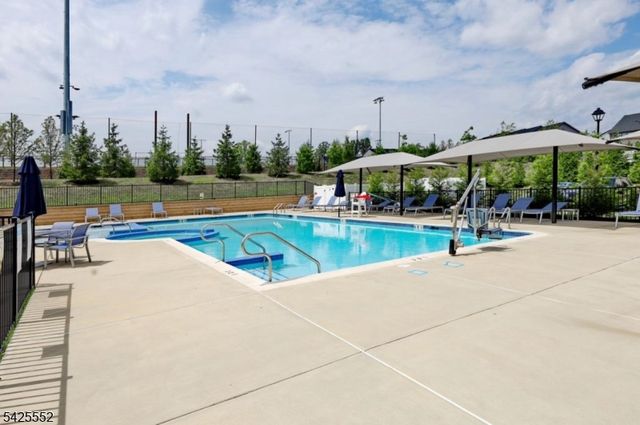 15 Cinnamon Dr, Upper Saddle River Boro, NJ 07458