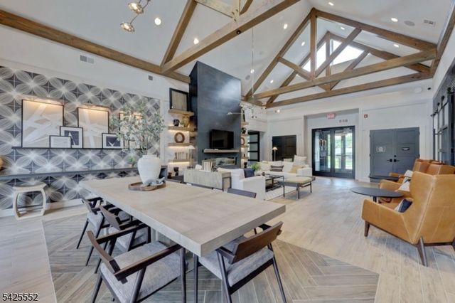 15 Cinnamon Dr, Upper Saddle River Boro, NJ 07458