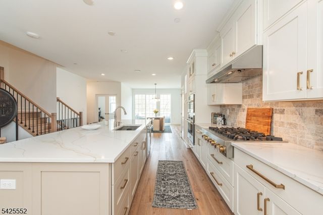 15 Cinnamon Dr, Upper Saddle River Boro, NJ 07458