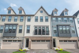 15 Cinnamon Dr, Upper Saddle River Boro, NJ 07458