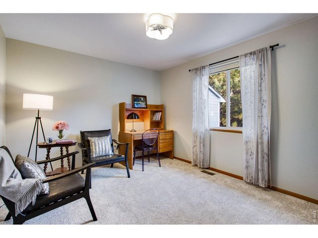 922 N 7th St, Johnstown, CO 80534