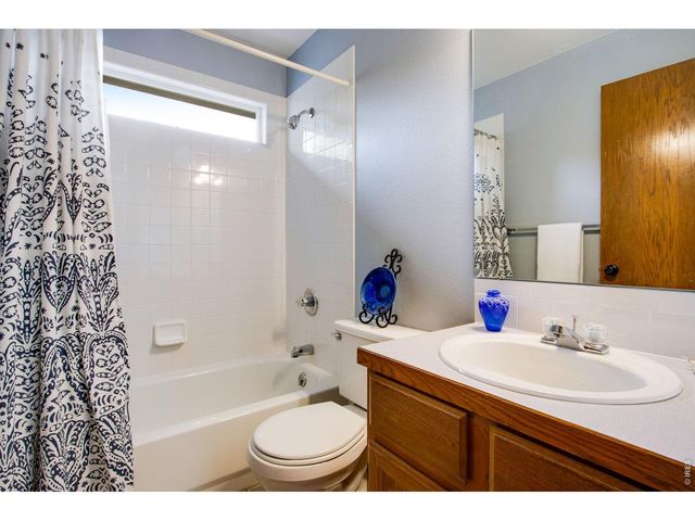 922 N 7th St, Johnstown, CO 80534