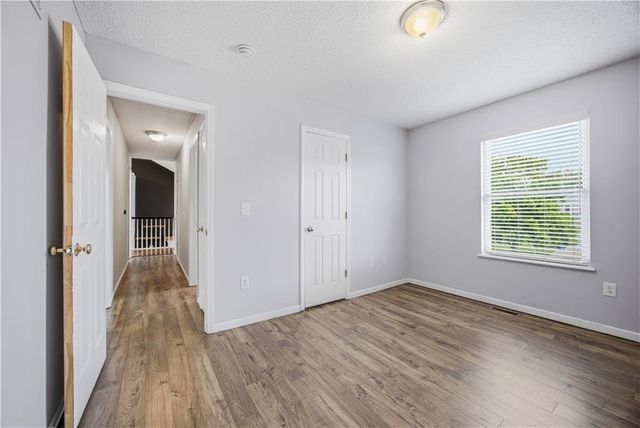 961 Oak Crest Drive, Gardner, KS 66030