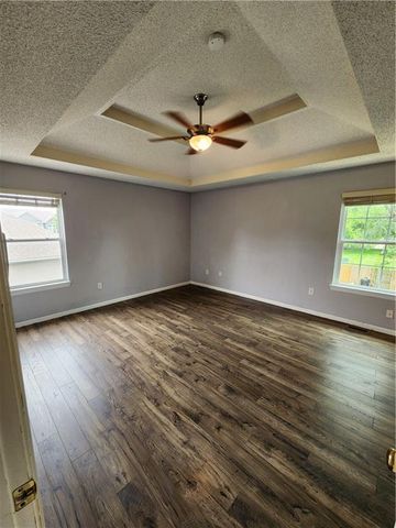 961 Oak Crest Drive, Gardner, KS 66030