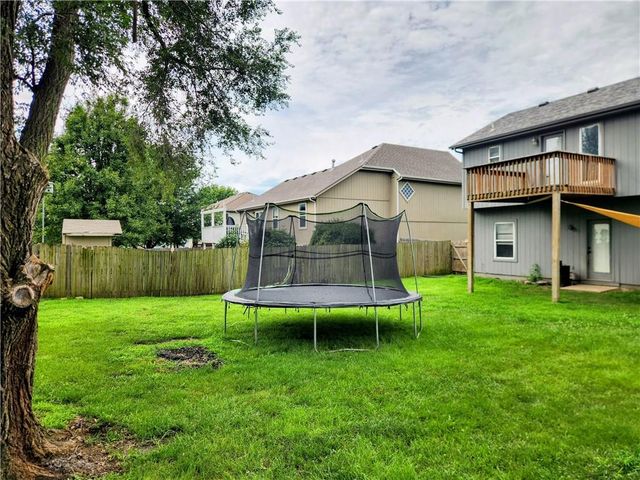 961 Oak Crest Drive, Gardner, KS 66030