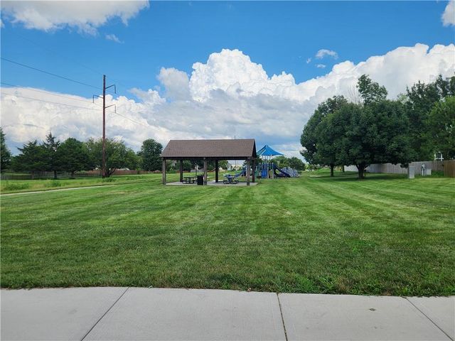 961 Oak Crest Drive, Gardner, KS 66030