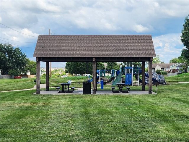 961 Oak Crest Drive, Gardner, KS 66030