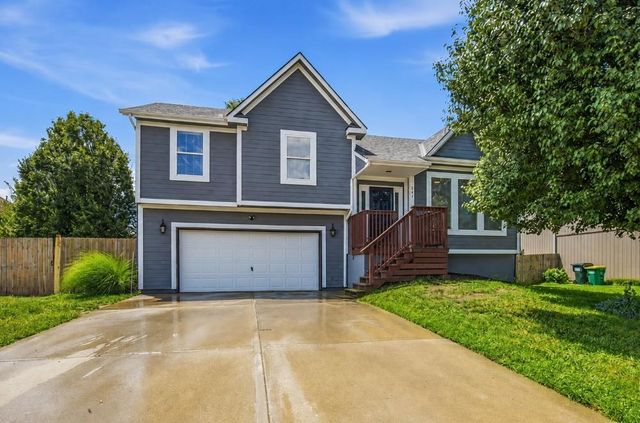 961 Oak Crest Drive, Gardner, KS 66030
