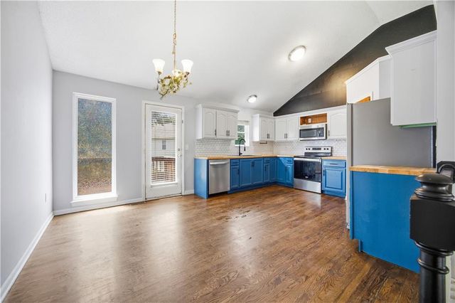 961 Oak Crest Drive, Gardner, KS 66030