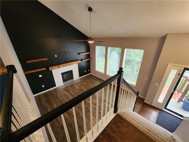 961 Oak Crest Drive, Gardner, KS 66030
