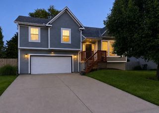 961 Oak Crest Drive, Gardner, KS 66030