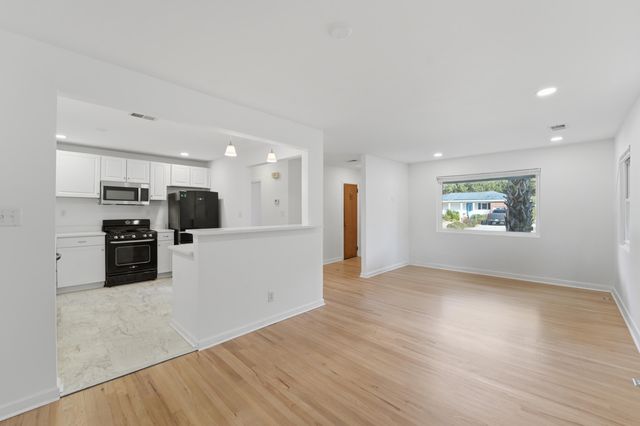 1749 Lady Ashley Street, Charleston, SC 29412