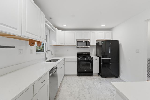 1749 Lady Ashley Street, Charleston, SC 29412