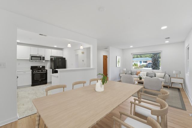 1749 Lady Ashley Street, Charleston, SC 29412